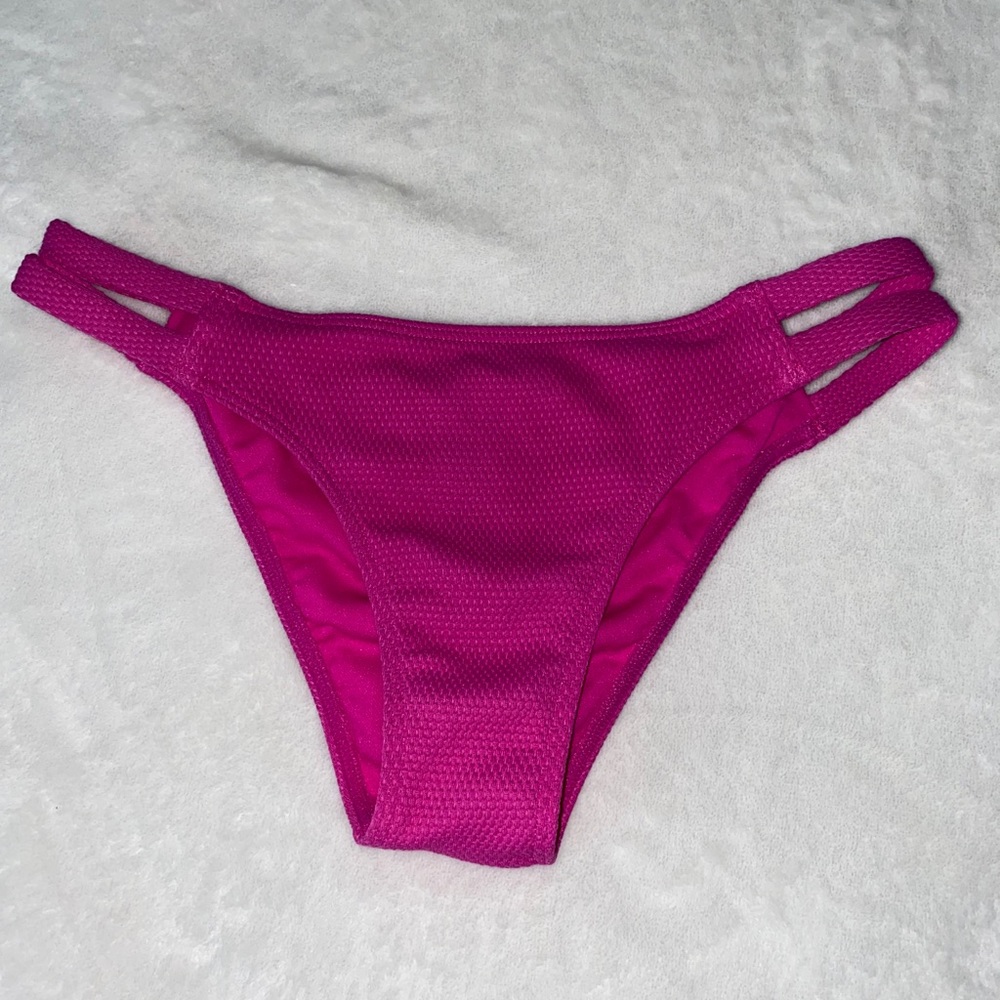 2 bikini bottoms